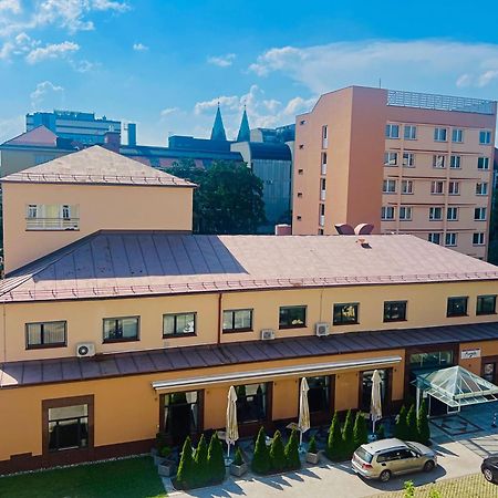 Hotel Piramida Марибор Экстерьер фото